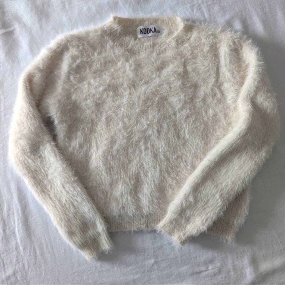 Kooka Montréal white faux fur furry, fluffy, eye lash soft cozy pullover sweater
